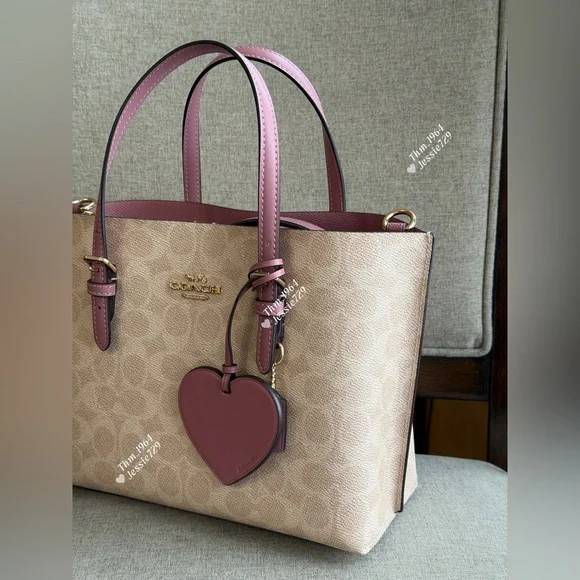 NWT！COACH Mollie Tote Bag 25 In Signature With Heart Charm（CDF03）fast shipping